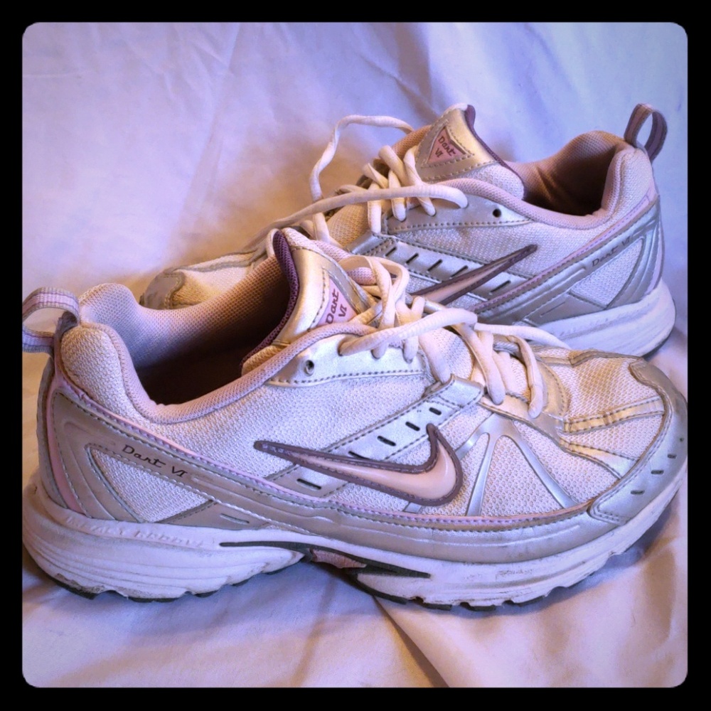 Nike Dart tennis shoes size 7